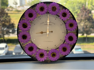 Часовник със сапунени слънчогледи лилав